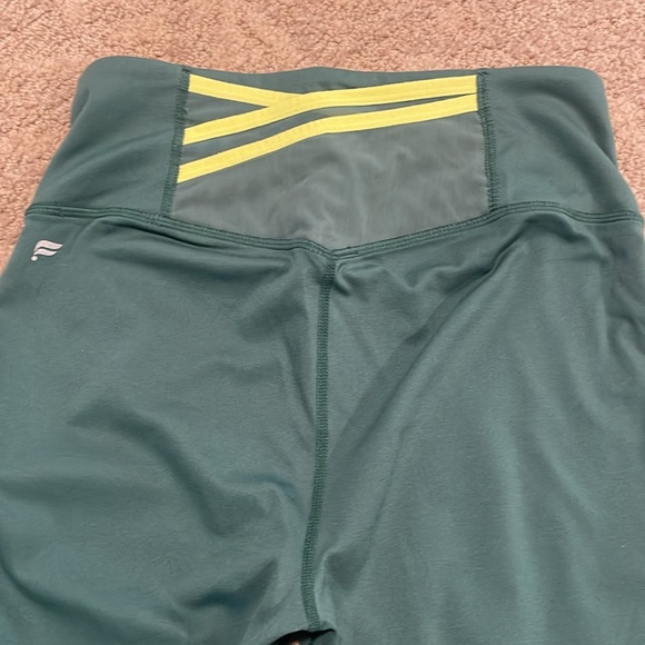 Fabletics full length green tight w/ back pockets - Picture 2 of 5